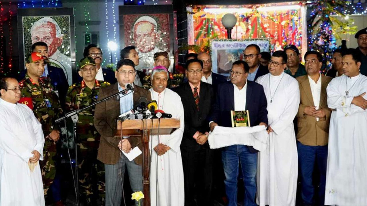 বড়দিন উপলক্ষ্যে আর্চ বিশপের হাউস পরিদর্শন সেনাপ্রধানের