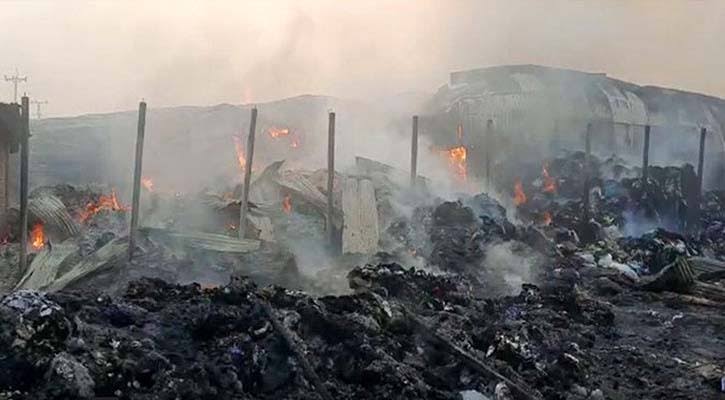 কোনাবাড়িতে আগুনে পুড়েছে ৬টি ঝুট গুদাম