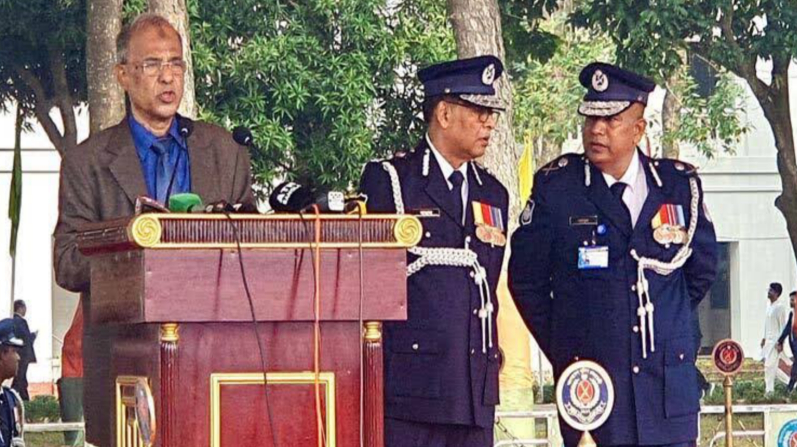 পুলিশ কোনো দলের তল্পিবাহক হয়ে বেআইনি কাজ করবে না : স্বরাষ্ট্র উপদেষ্টা