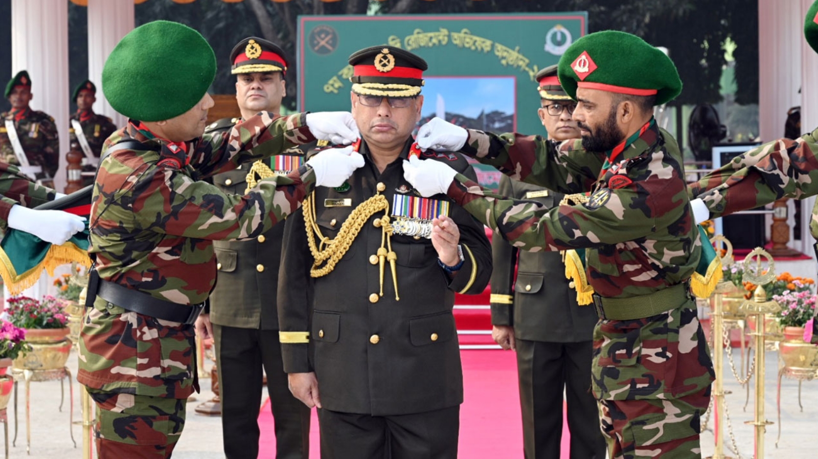 ‘কর্নেল অব দ্য রেজিমেন্ট’ হিসেবে অভিষিক্ত হলেন সেনাপ্রধান