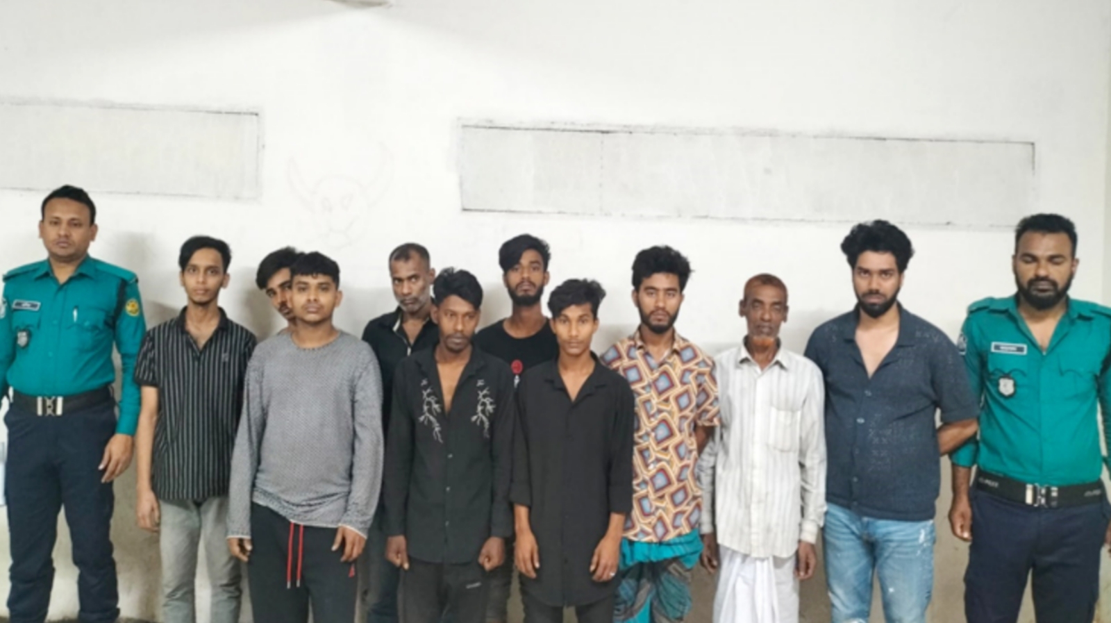 মোহাম্মদপুরে অপারেশন ডেভিল হান্টে গ্রেপ্তার ১২