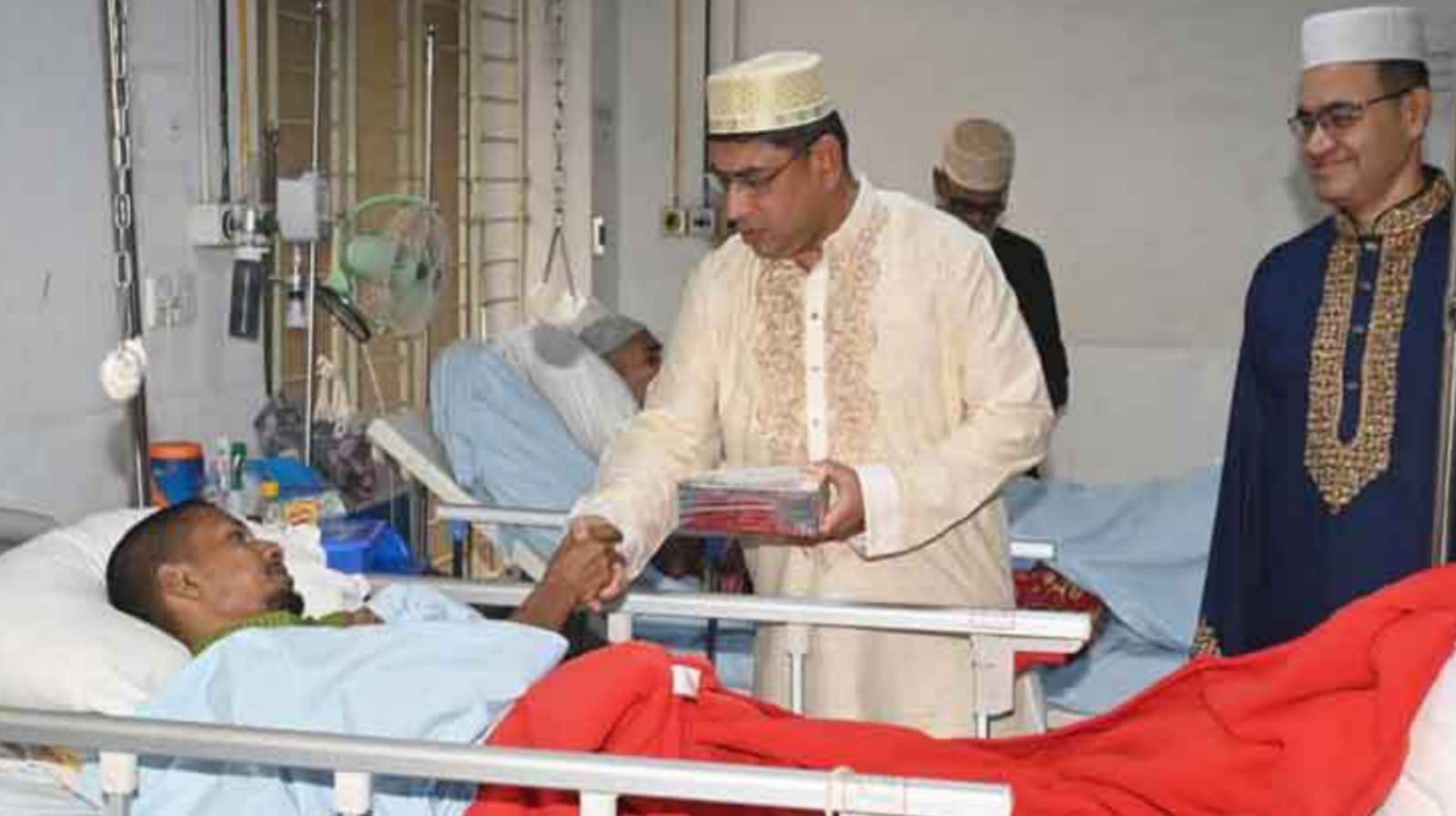 ঈদের দিন সিএমএইচসহ বিভিন্ন সেনাক্যাম্প পরিদর্শনে সেনাপ্রধান