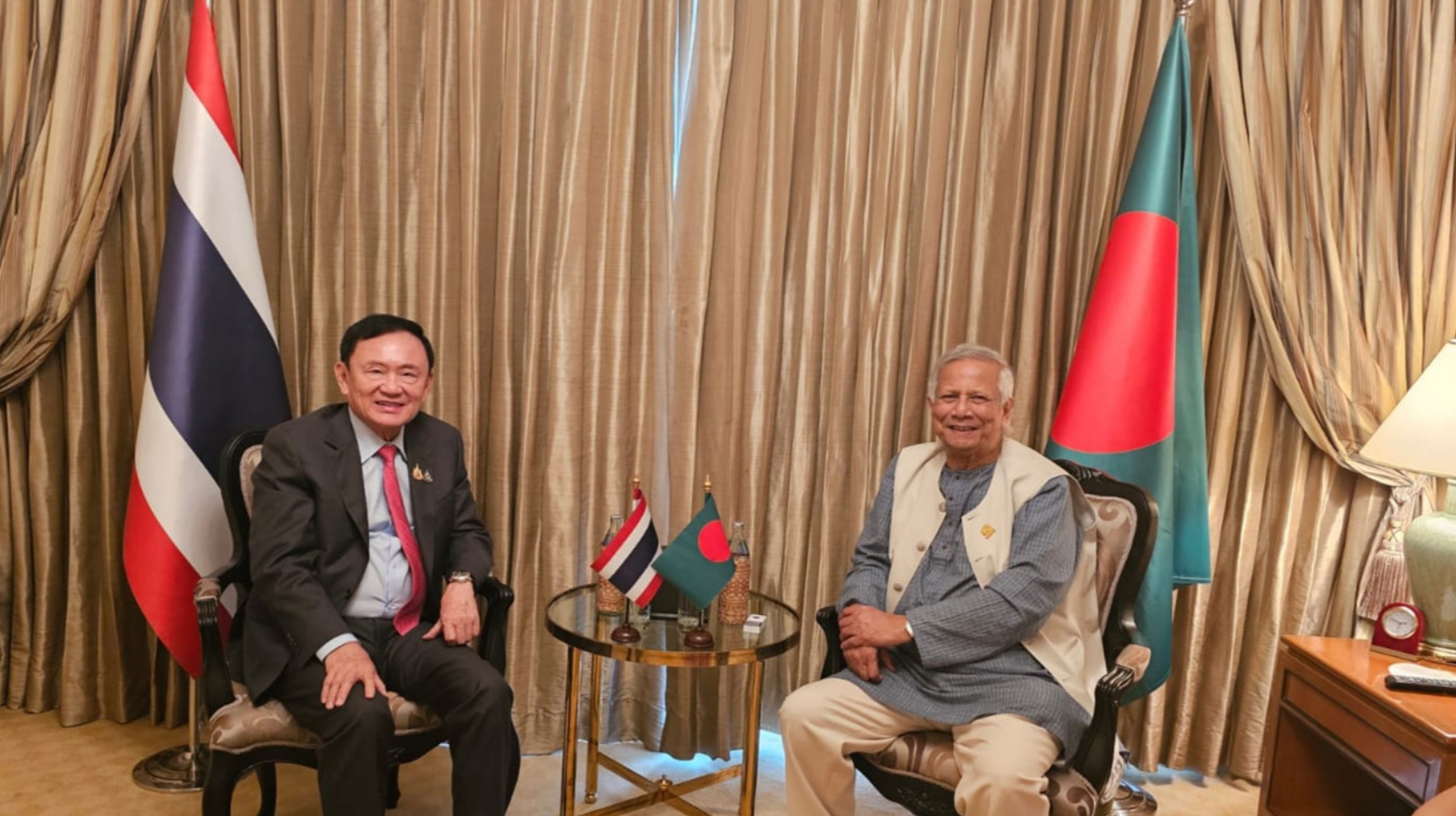 প্রধান উপদেষ্টার সঙ্গে থাইল্যান্ডের সাবেক প্রধানমন্ত্রীর সাক্ষাৎ