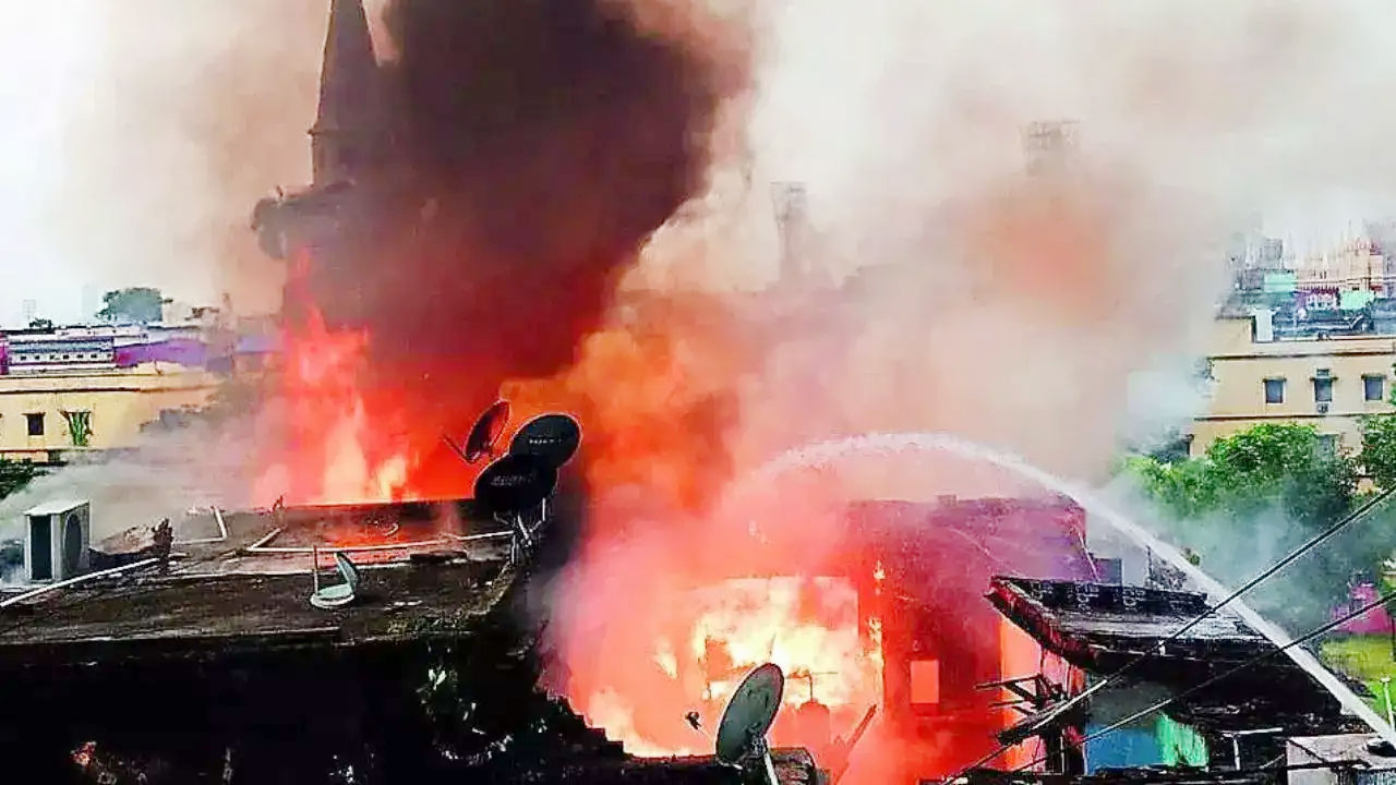 কলকাতায় হোটেলে আগুন, নিহত ১৪