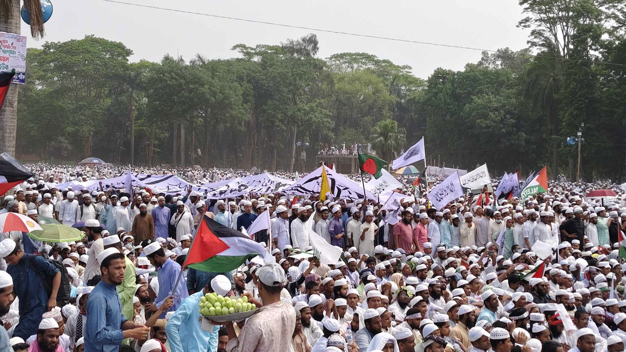 সোহরাওয়ার্দী উদ্যানে হেফাজতের মহাসমাবেশে নেতাকর্মীদের ঢল