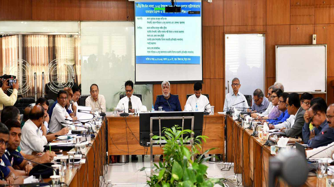 ঈদযাত্রা নিরাপদ ও নির্বিঘ্ন করতে সরকার সর্বাত্মক চেষ্টা করবে : রেল উপদেষ্টা