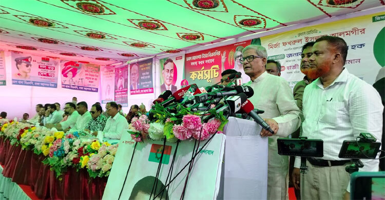 বিএনপি অধিকার হরণ নয়, বিনয়ী হয়ে ভোট চাইবে: ফখরুল