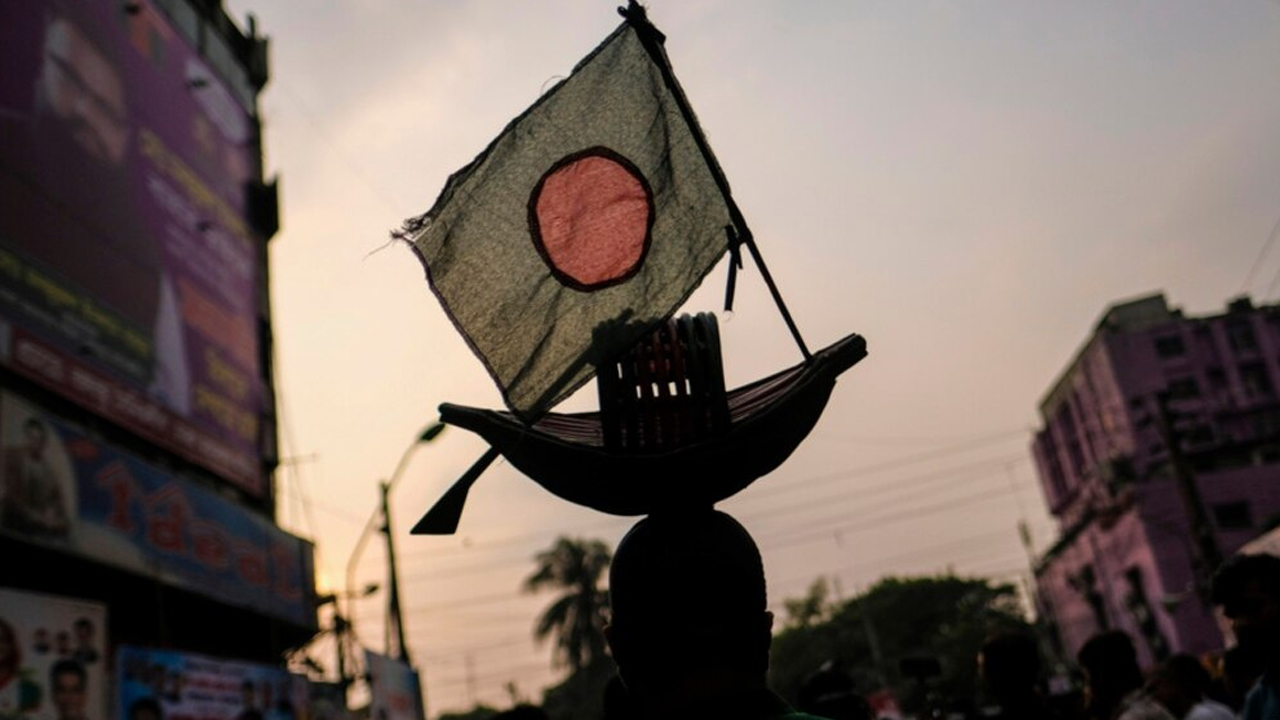 ওয়েবসাইট থেকে নৌকা প্রতীক সরালো ইসি