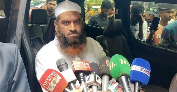 ফেসবুকের বিরুদ্ধে মামুনুল হকের জিডি