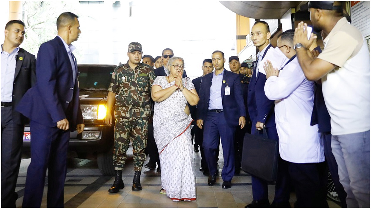 নতুন প্রধানমন্ত্রী দায়িত্ব নেওয়ার প্রথম দিনে শান্ত হতে শুরু করেছে নেপাল