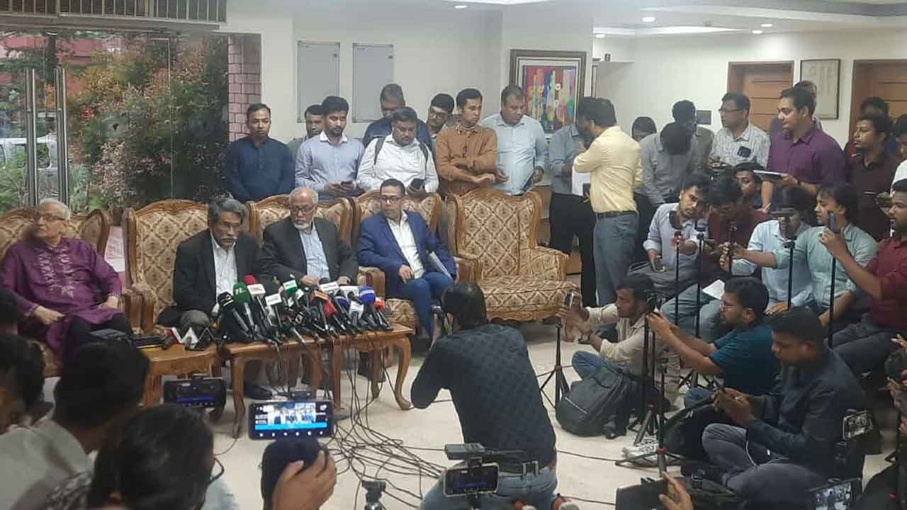 গণভোটের পক্ষে একমত সব রাজনৈতিক দল : আলী রীয়াজ