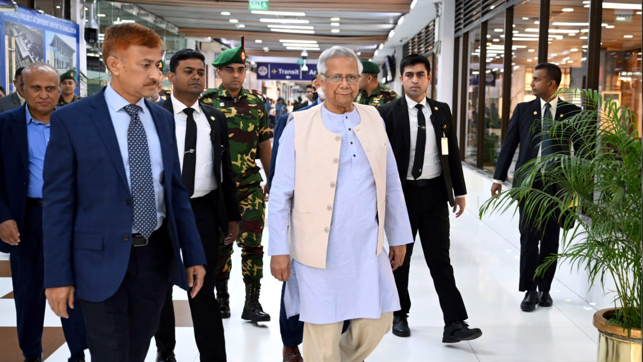 রোমের উদ্দেশে ঢাকা ত্যাগ করলেন প্রধান উপদেষ্টা