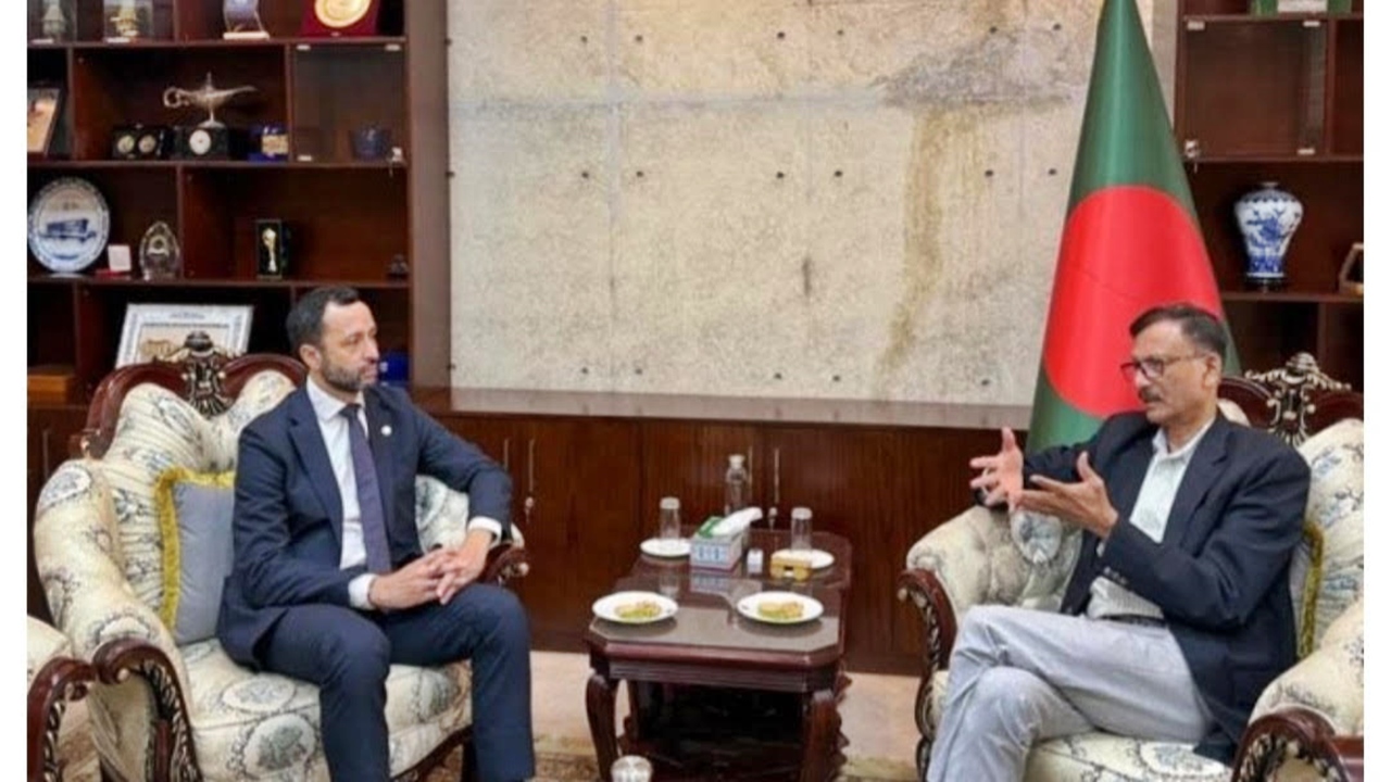 পররাষ্ট্র উপদেষ্টার কা‌ছে আইএলও'র নবনিযুক্ত প্রতি‌নি‌ধির পরিচয়পত্র পেশ