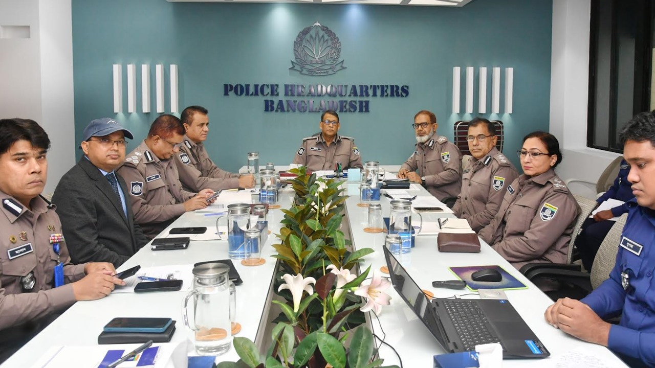 নির্বাচনকে গুরুত্ব দিয়ে যেকোনো মূল্যে আইনশৃঙ্খলা নিয়ন্ত্রণে রাখতে হবে : আইজিপি