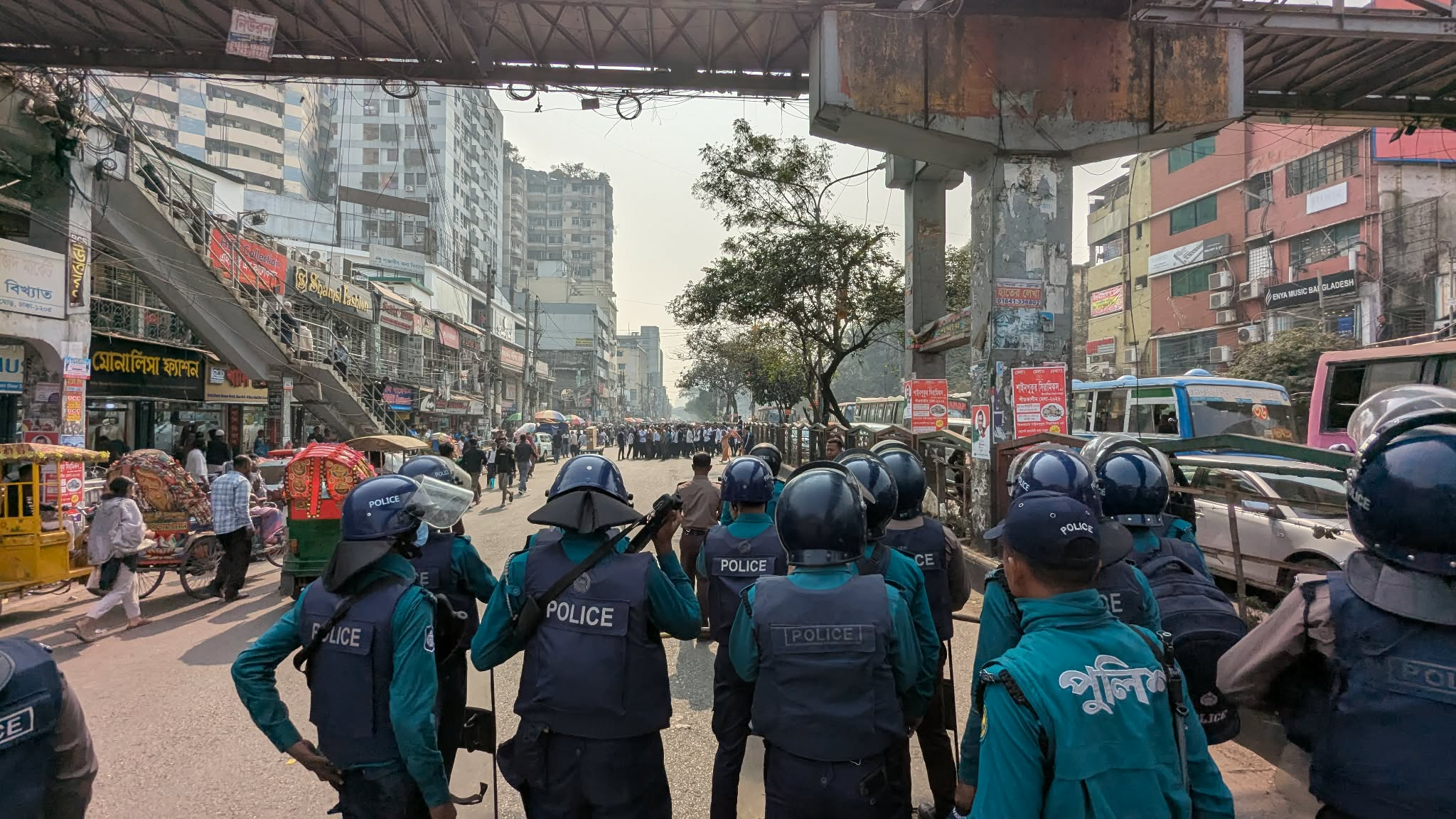 ঢাকা কলেজ ও আইডিয়াল কলেজ শিক্ষার্থীদের মধ্যে পাল্টাপাল্টি ধাওয়া-সংঘর্ষ