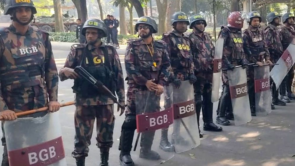 প্রধান ‍উপদেষ্টার বাসভবন এলাকায় সংঘর্ষ, ৬ প্লাটুন বিজিবি মোতায়েন