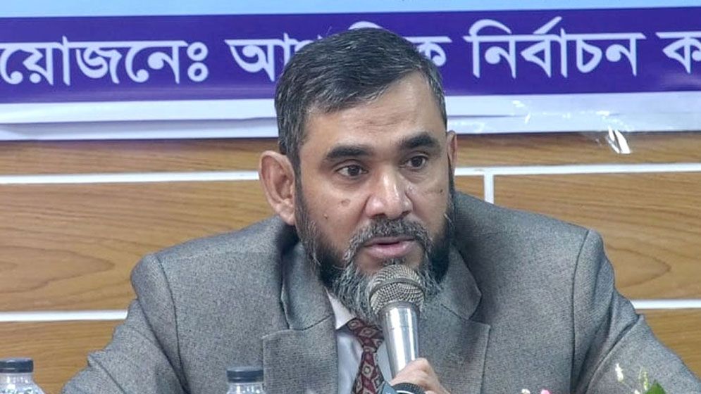 ভোটকেন্দ্রে সাংবাদিক ও পর্যবেক্ষকদের মোবাইল নিতে বাধা নেই : ইসি সানাউল্লাহ