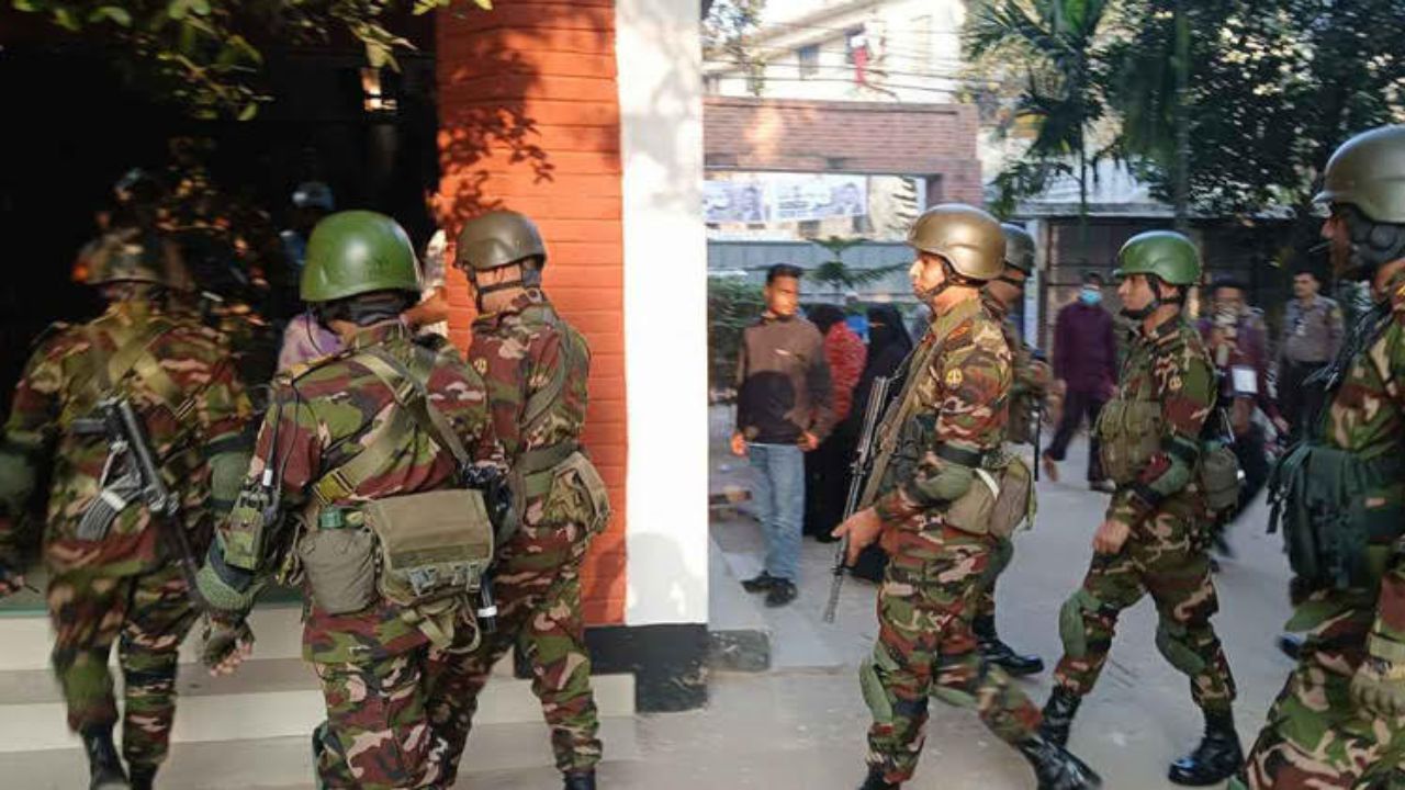 মির্জা আব্বাস মহিলা কলেজ কেন্দ্রে শাপলা কলির এজেন্টকে বাধা