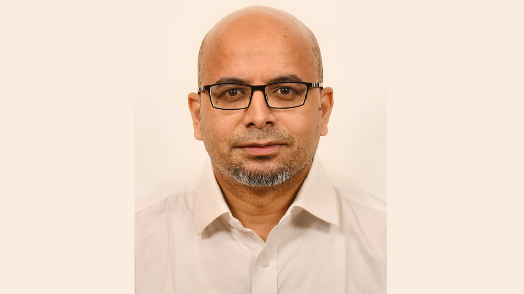 দেশ ছাড়ার খবরে ফেসবুক পোস্টে যা লিখলেন ফয়েজ আহমদ তৈয়্যব