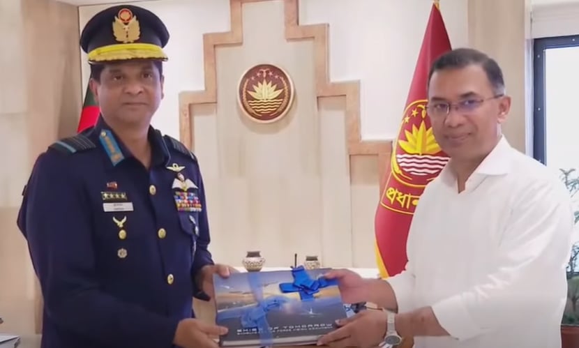 প্রধানমন্ত্রীর সঙ্গে বিমানবাহিনী প্রধানের সাক্ষাৎ 
