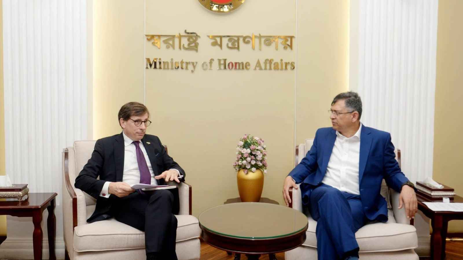 পুলিশের সক্ষমতা বৃদ্ধিতে ফ্রান্সের সহযোগিতা চাইলেন স্বরাষ্ট্রমন্ত্রী