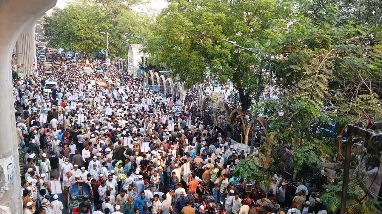 বায়তুল মোকাররমে ১১ দলের বিক্ষোভ শুরু