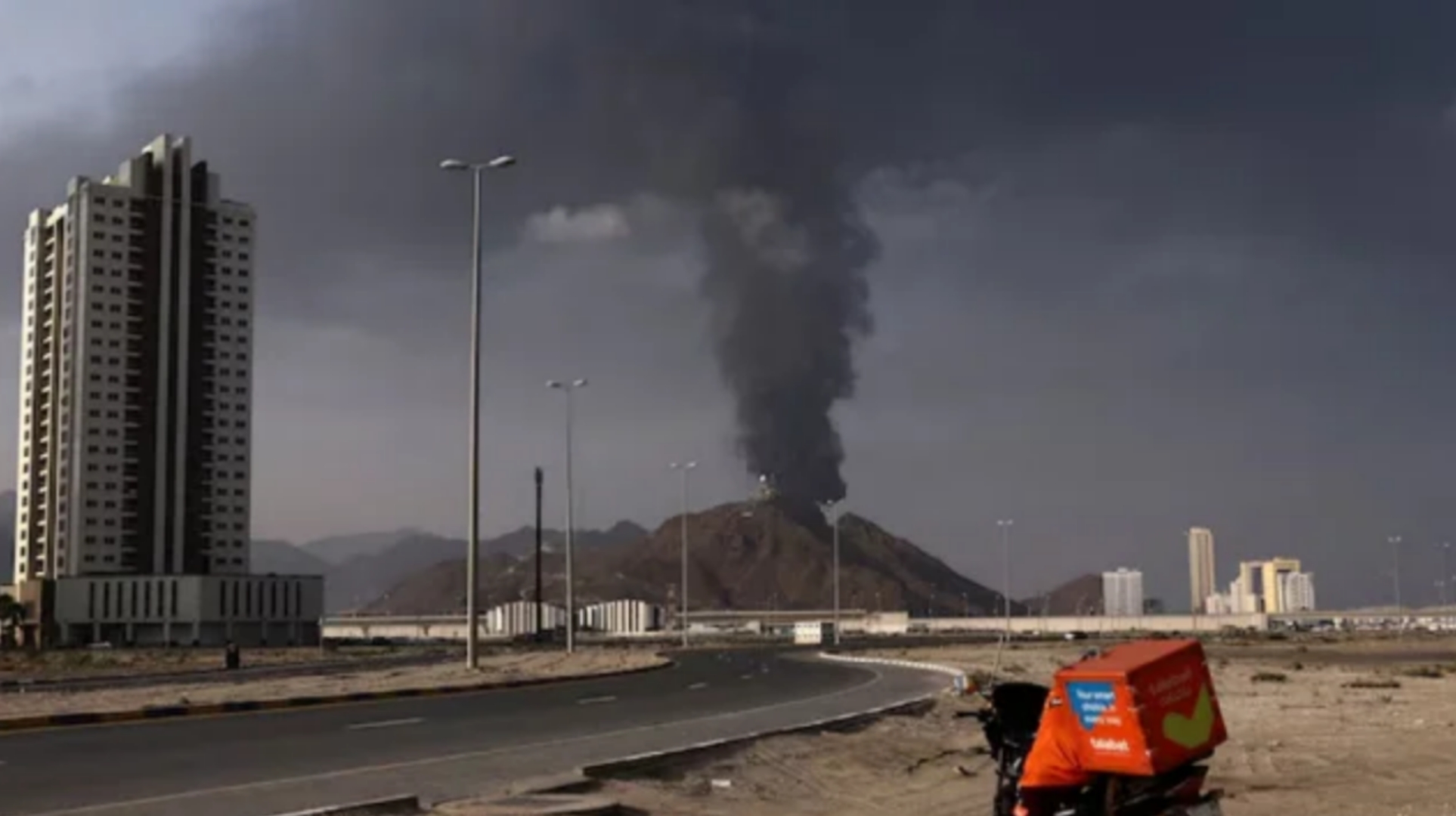 যুদ্ধবিরতির মধ্যেই ইরানের তেল শোধনাগারে হামলা