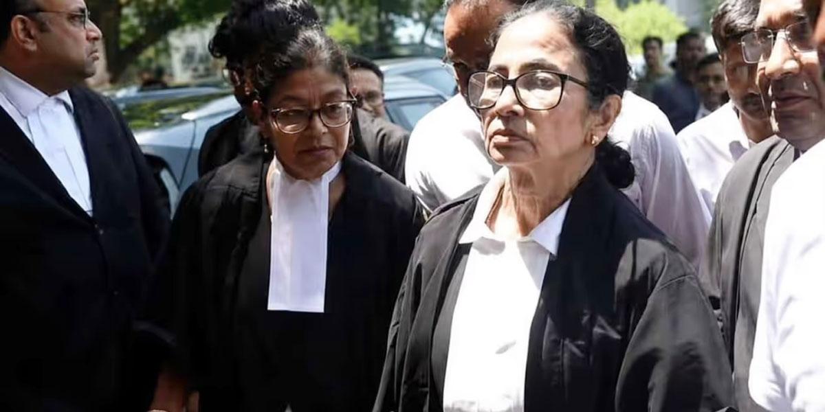আইনজীবীর পোশাকে হাইকোর্টে হাজির মমতা বন্দ্যোপাধ্যায়
